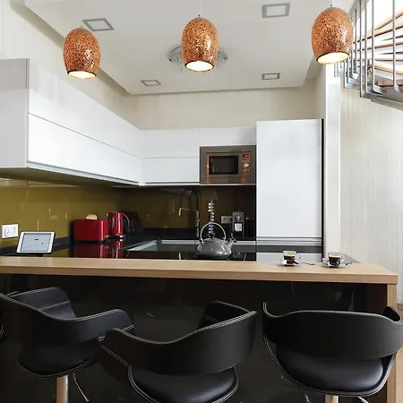 Skyline Penthouse By Ahg 아파트