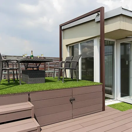 Skyline Penthouse By Ahg 아파트