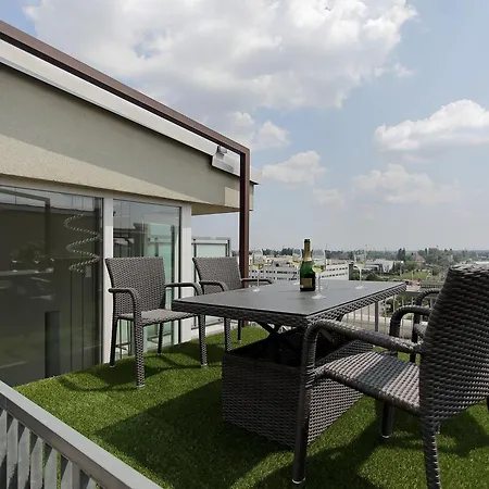 Skyline Penthouse By Ahg * 부다페스트